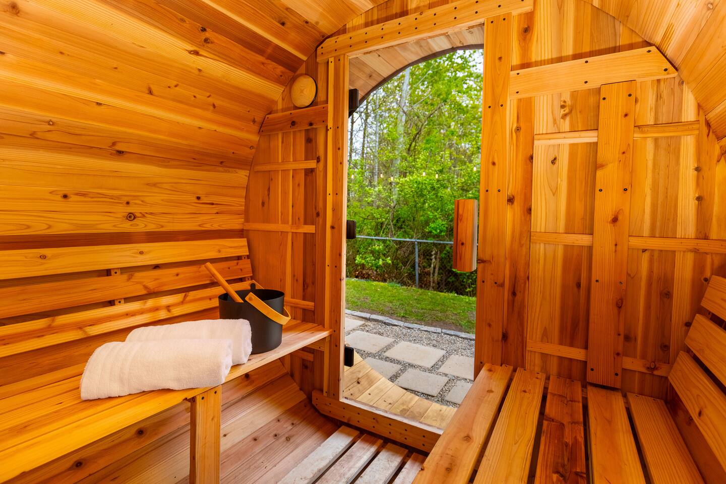 Hot tub & sauna