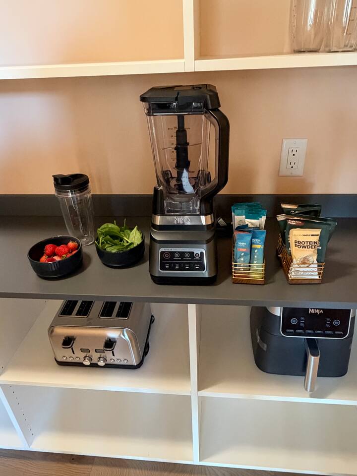 Kitchen & bar