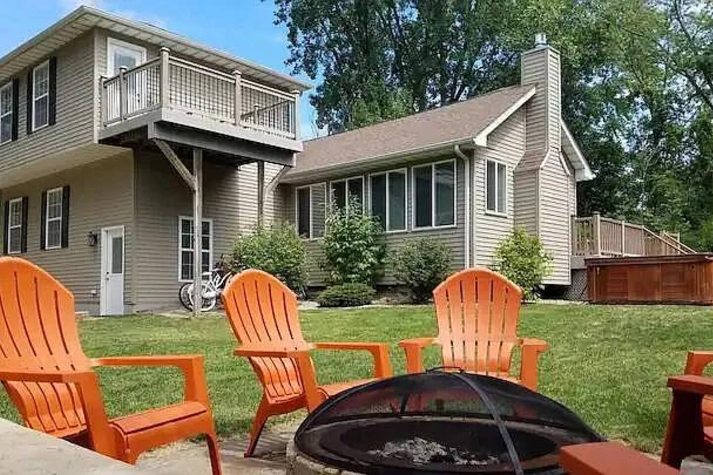 Deck & outdoor dining