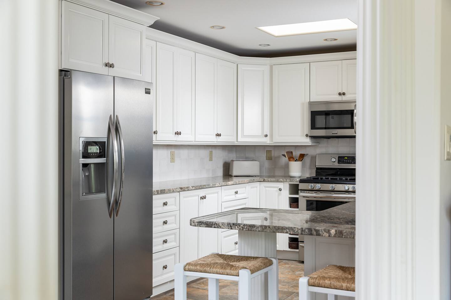 Kitchen & dining
