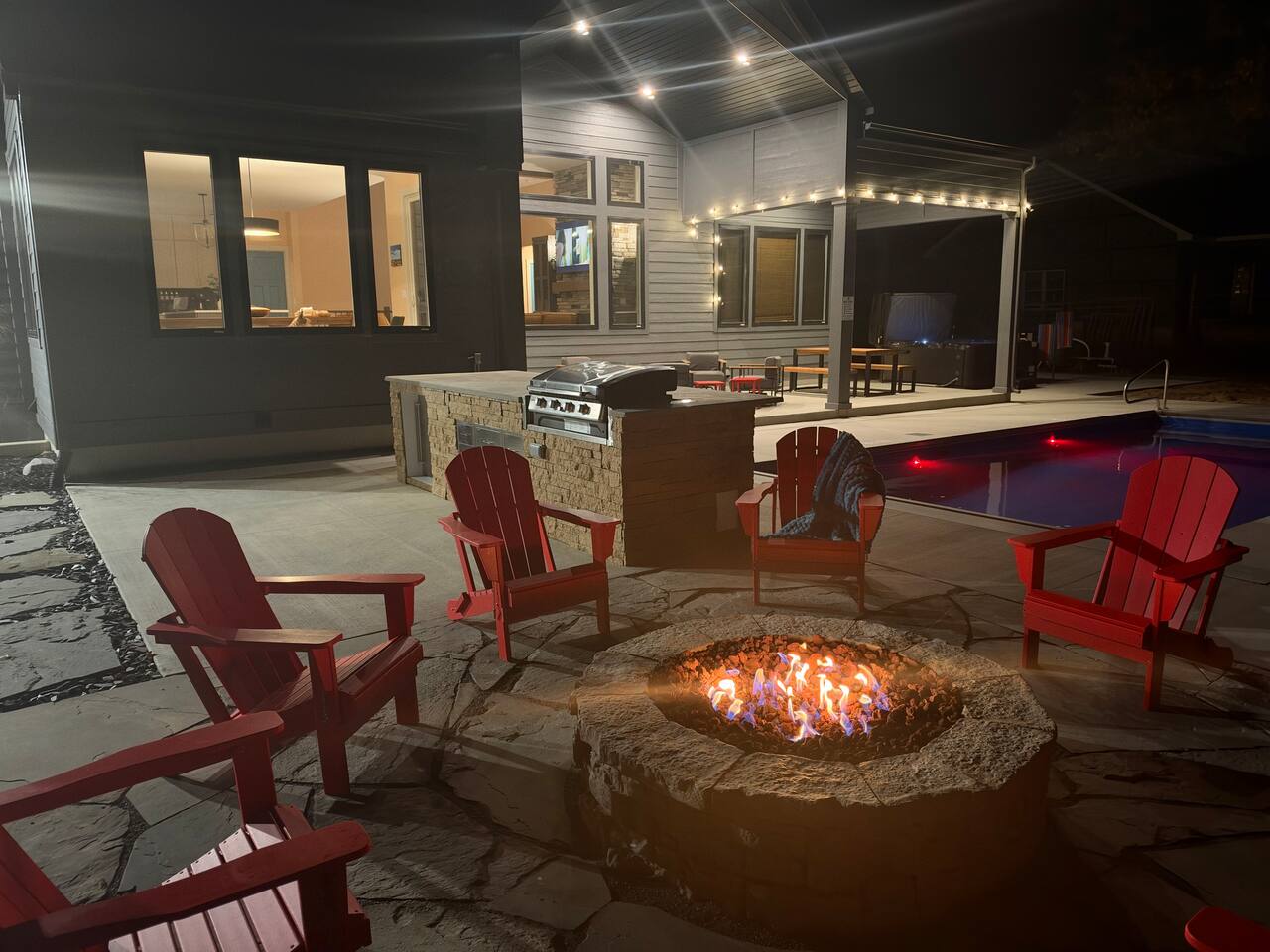 Hot tub, sauna & fire pit