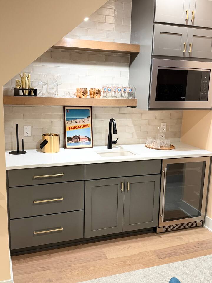 Kitchen & bar