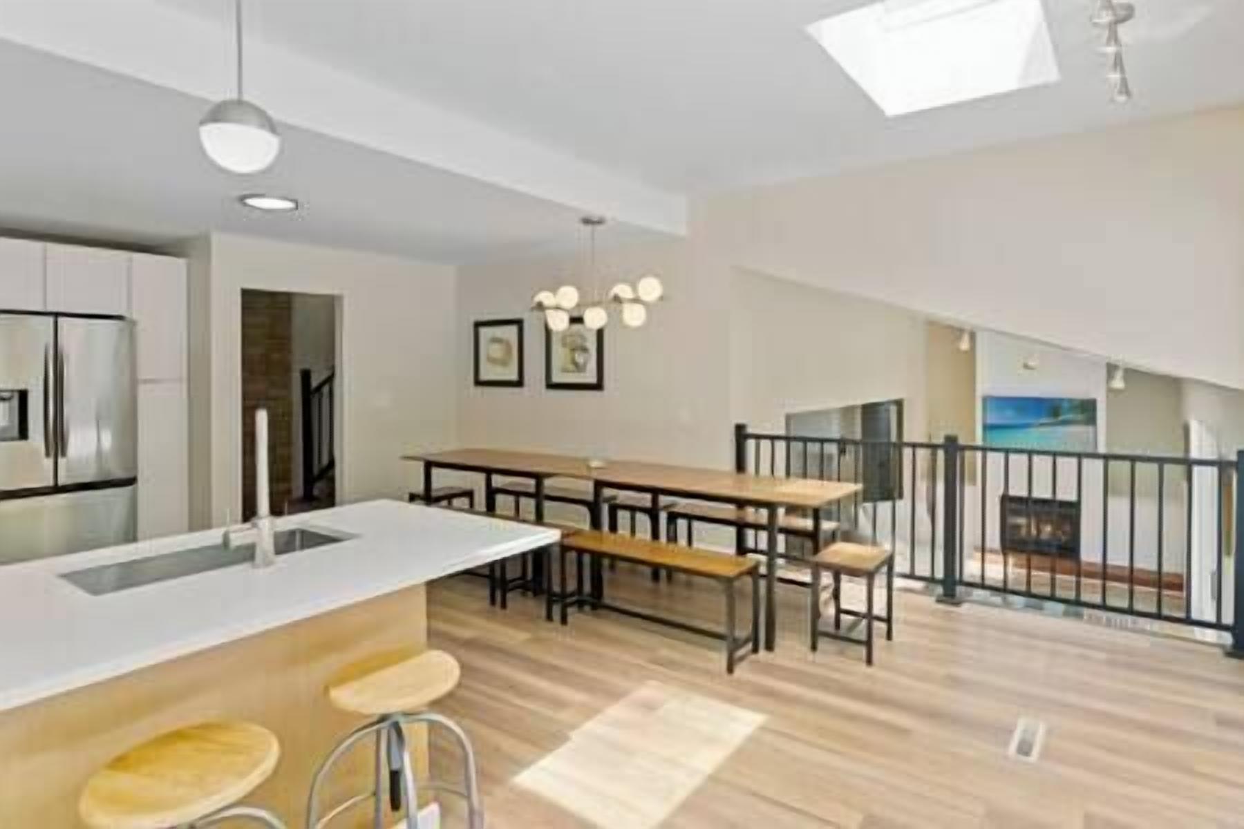 Kitchen & dining
