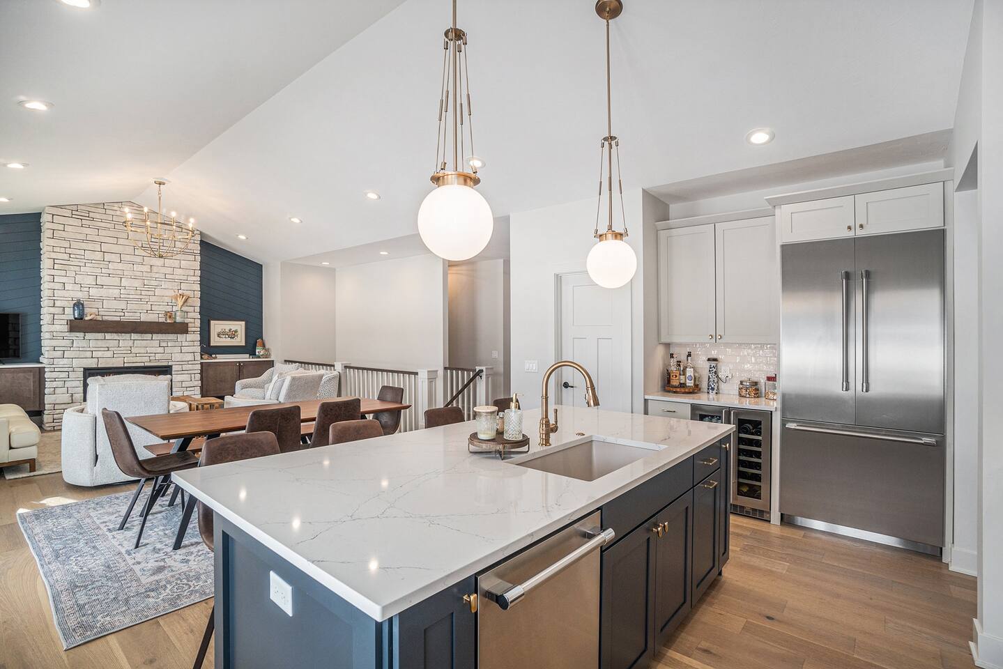 Kitchen & dining