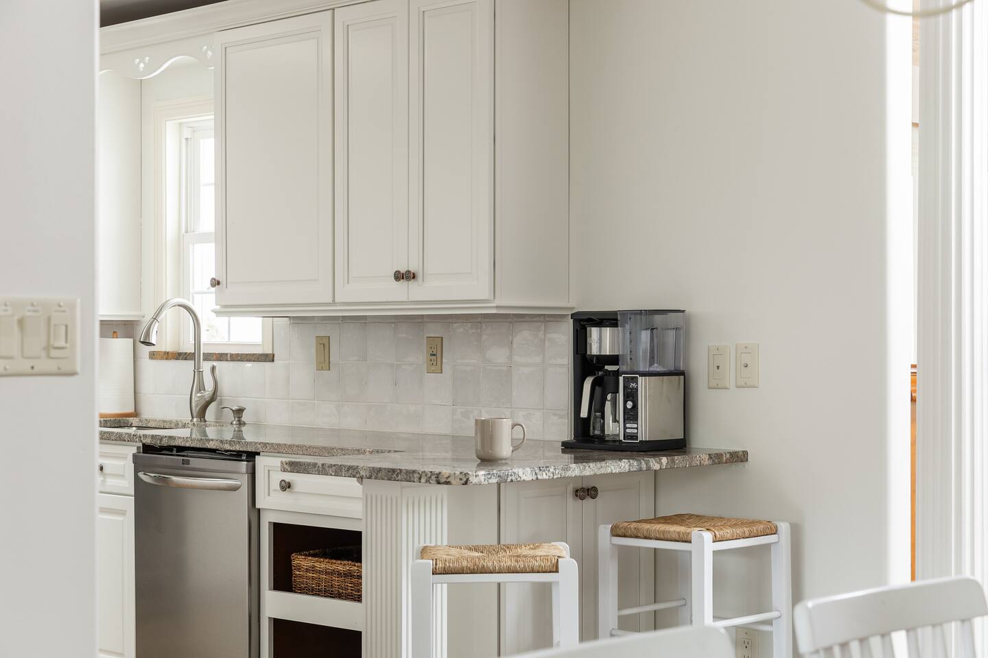 Kitchen & dining