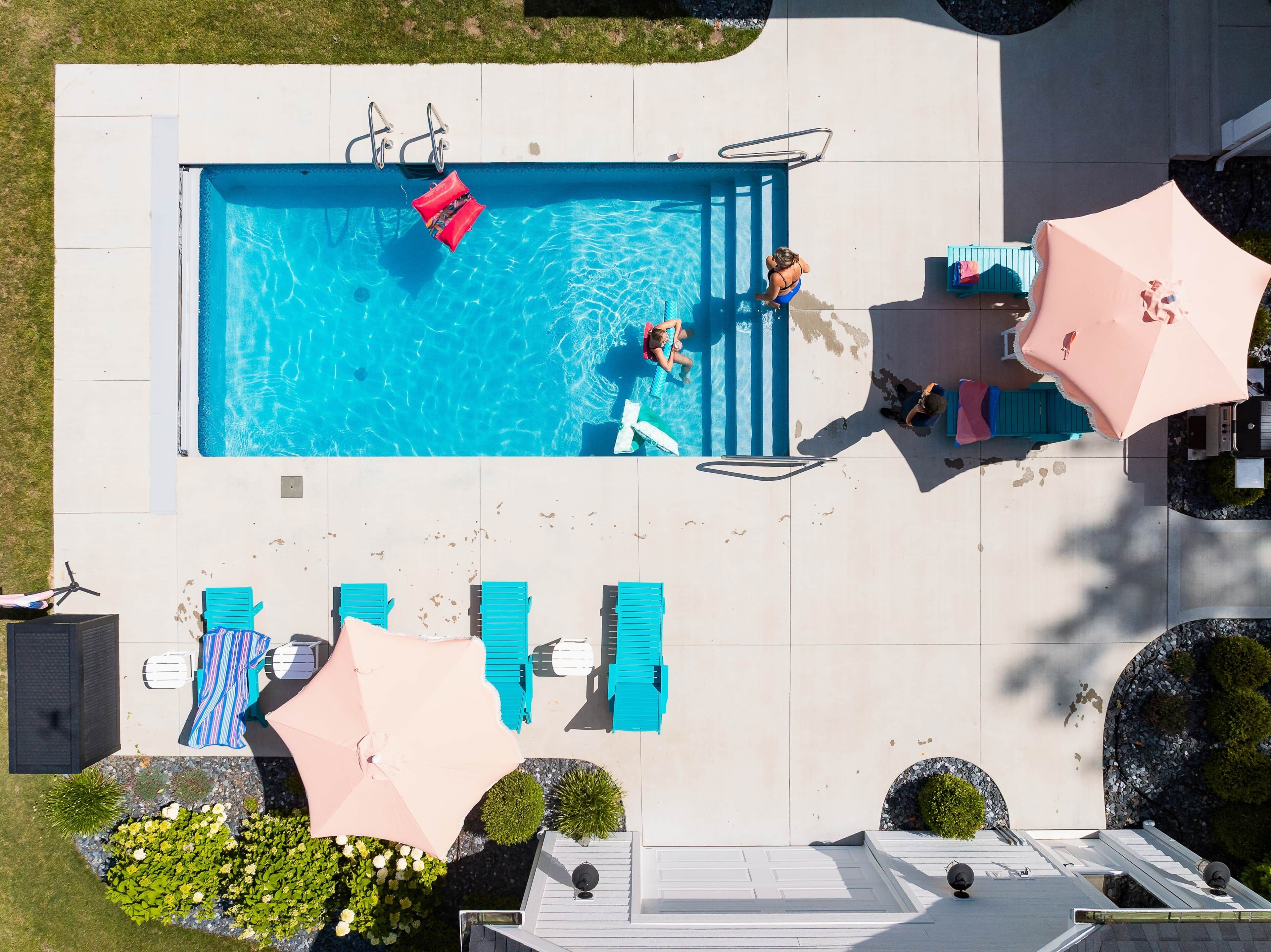 Exterior & pool