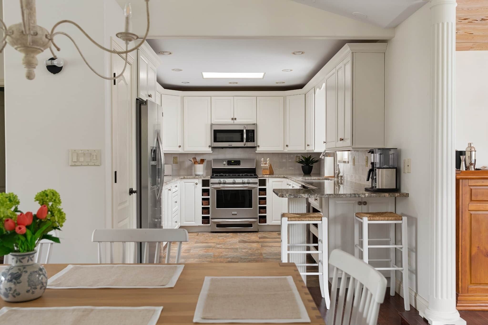 Kitchen & dining