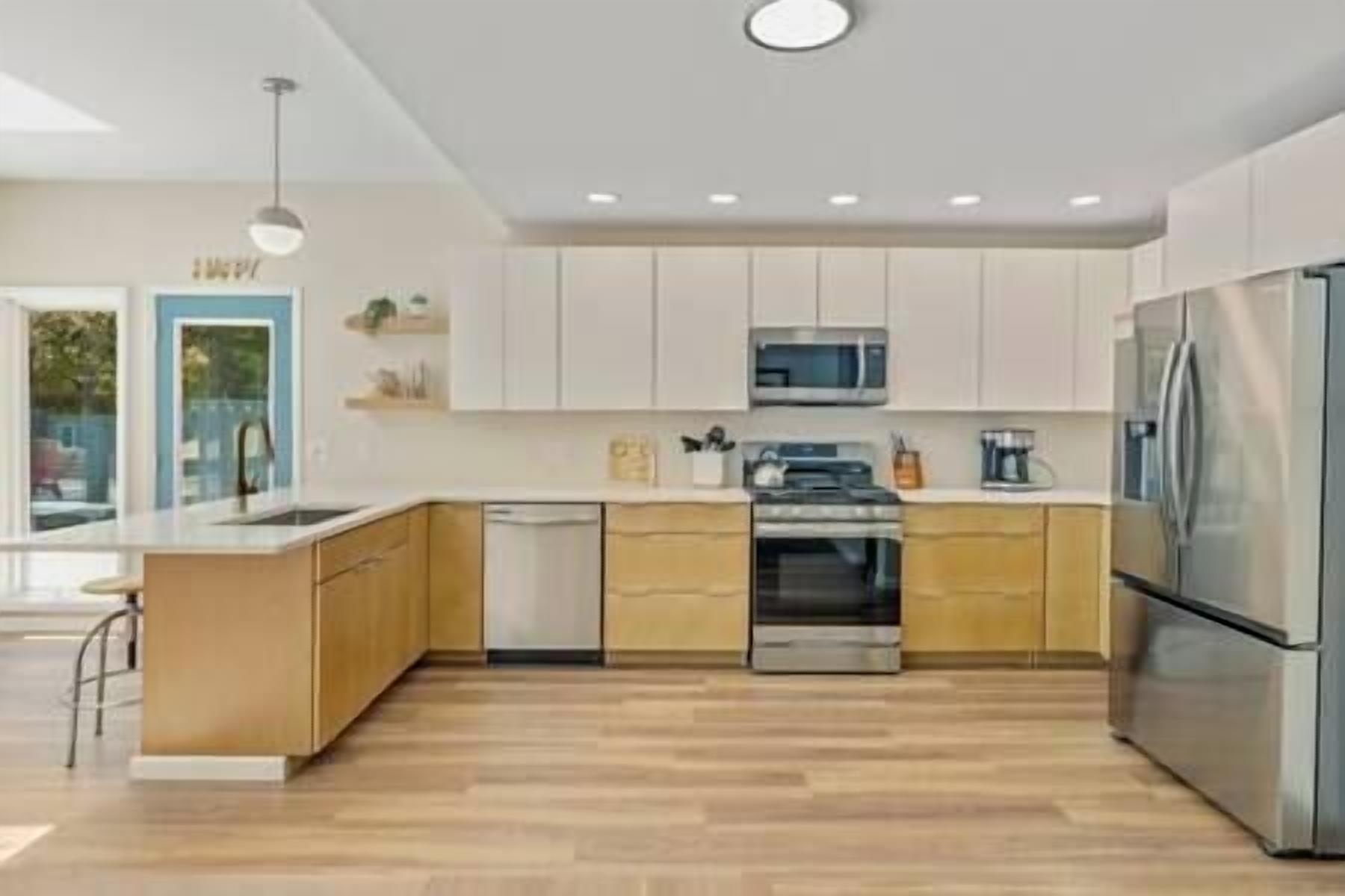 Kitchen & dining