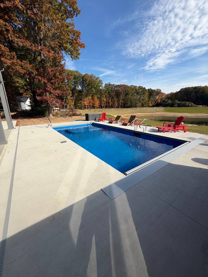 Pool & outdoor kitchen
