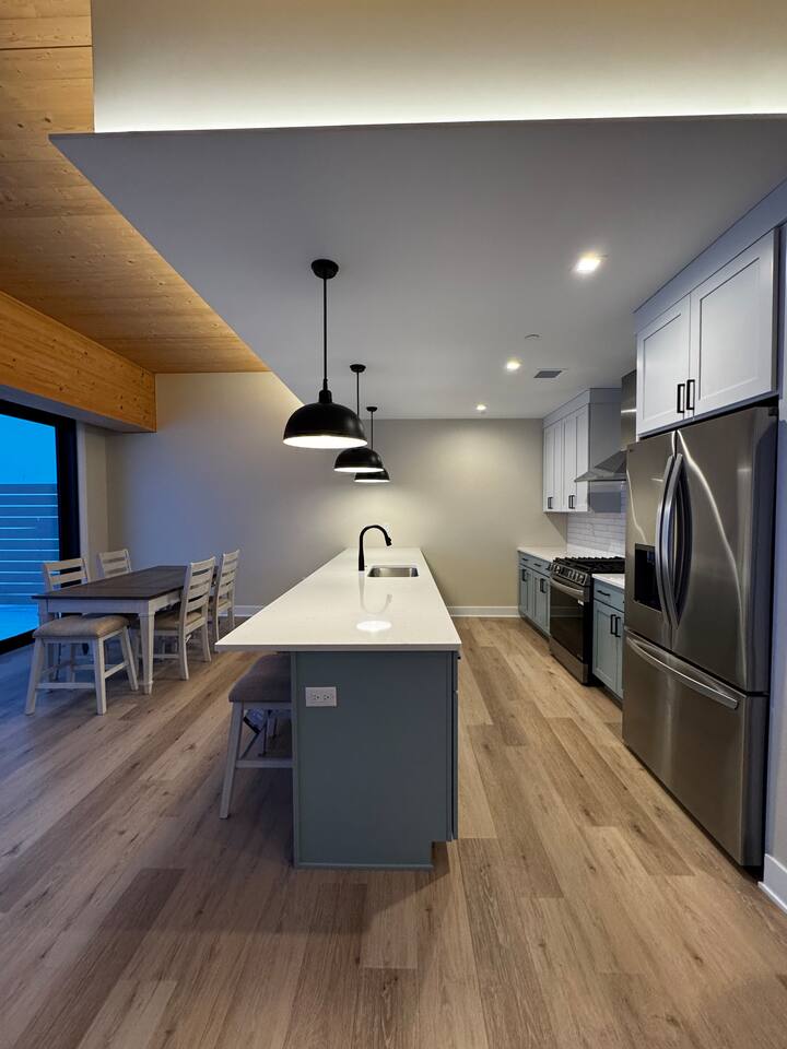 2-bedroom condo: kitchen