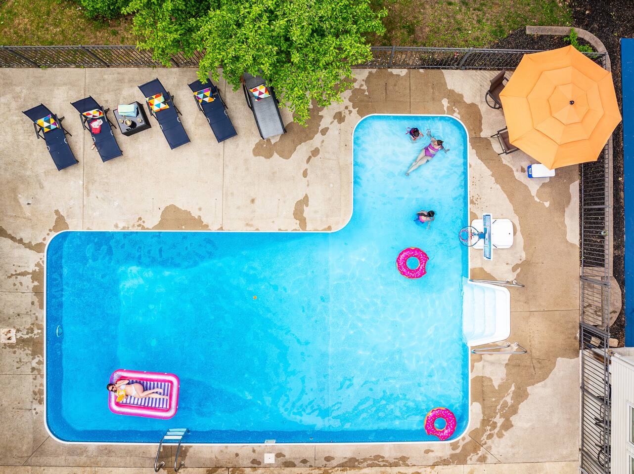 Exterior & pool