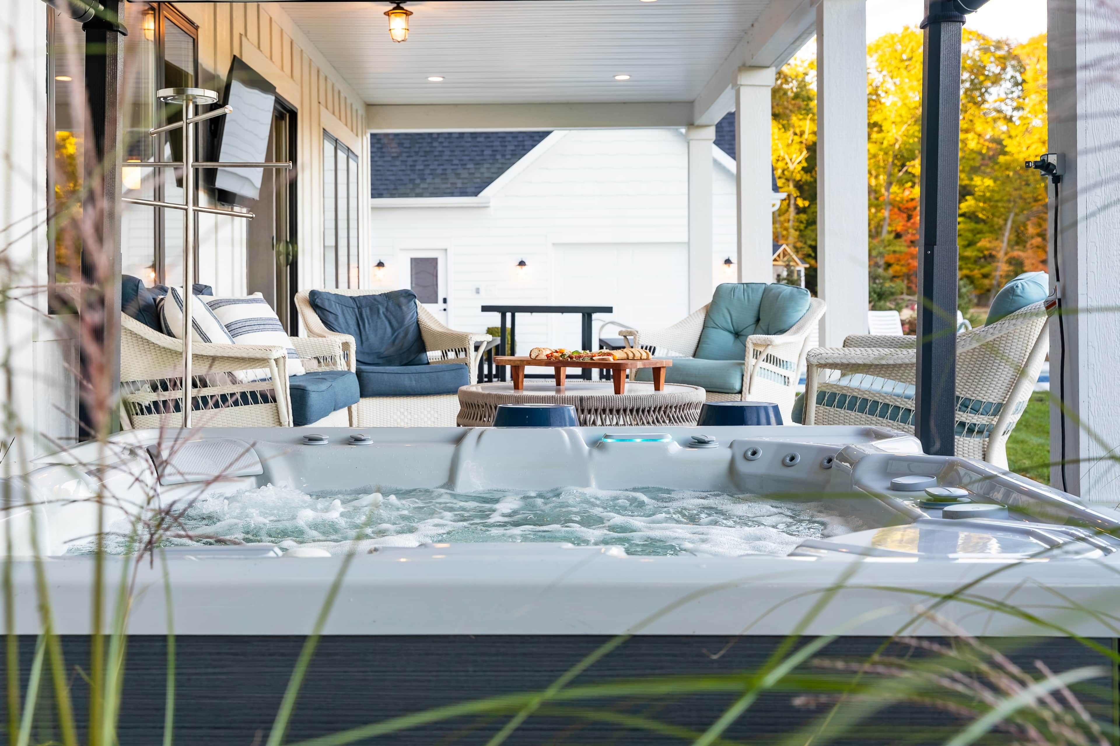 Hot tub & fire pit