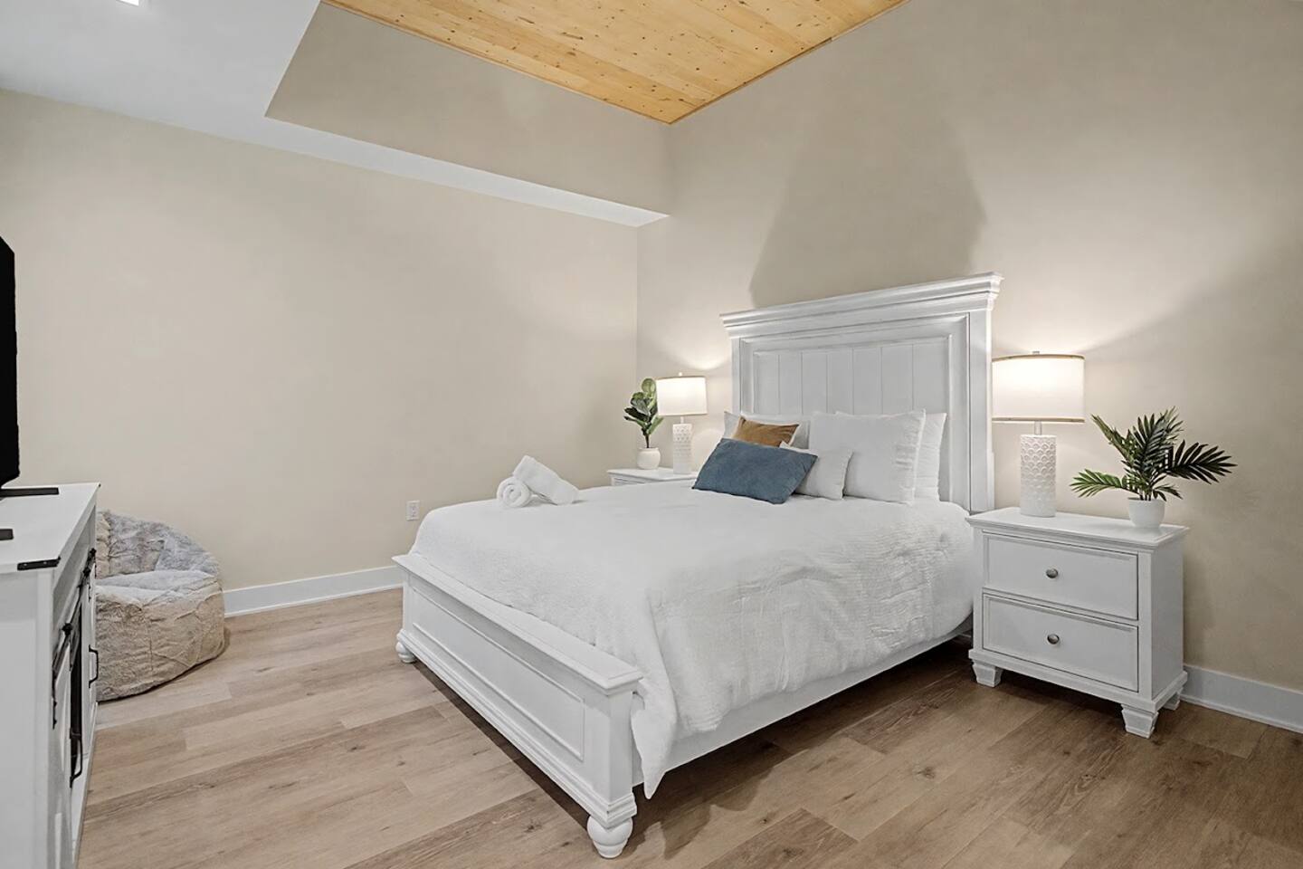 Primary suite