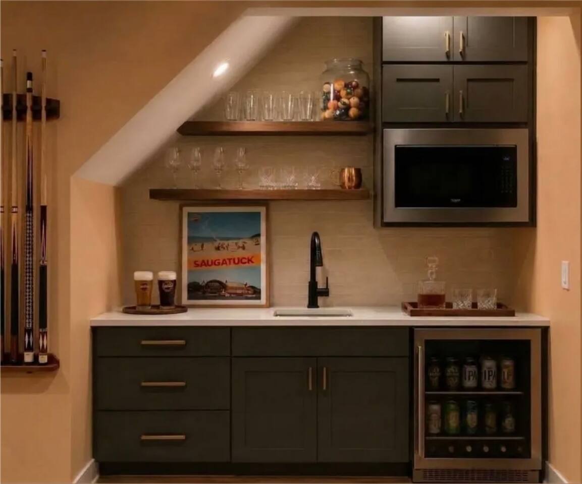 Kitchen & bar