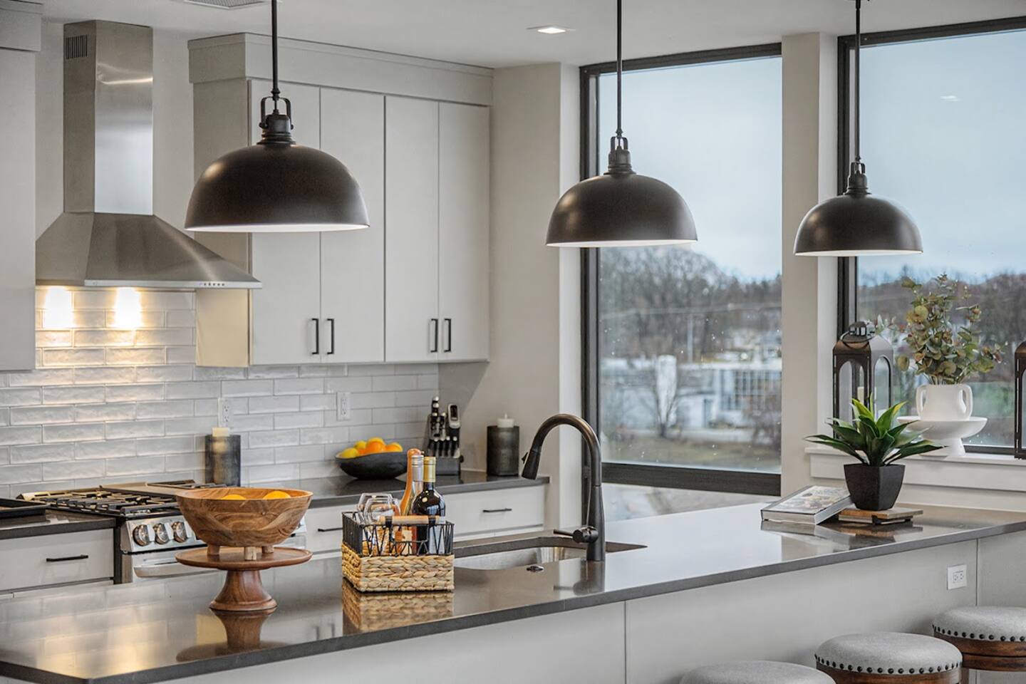 3-bedroom condo: kitchen & dining