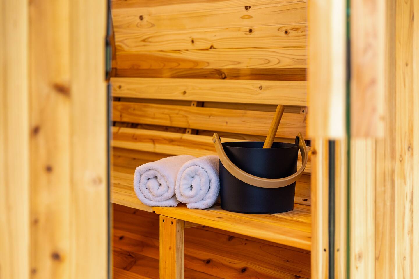 Hot tub & sauna