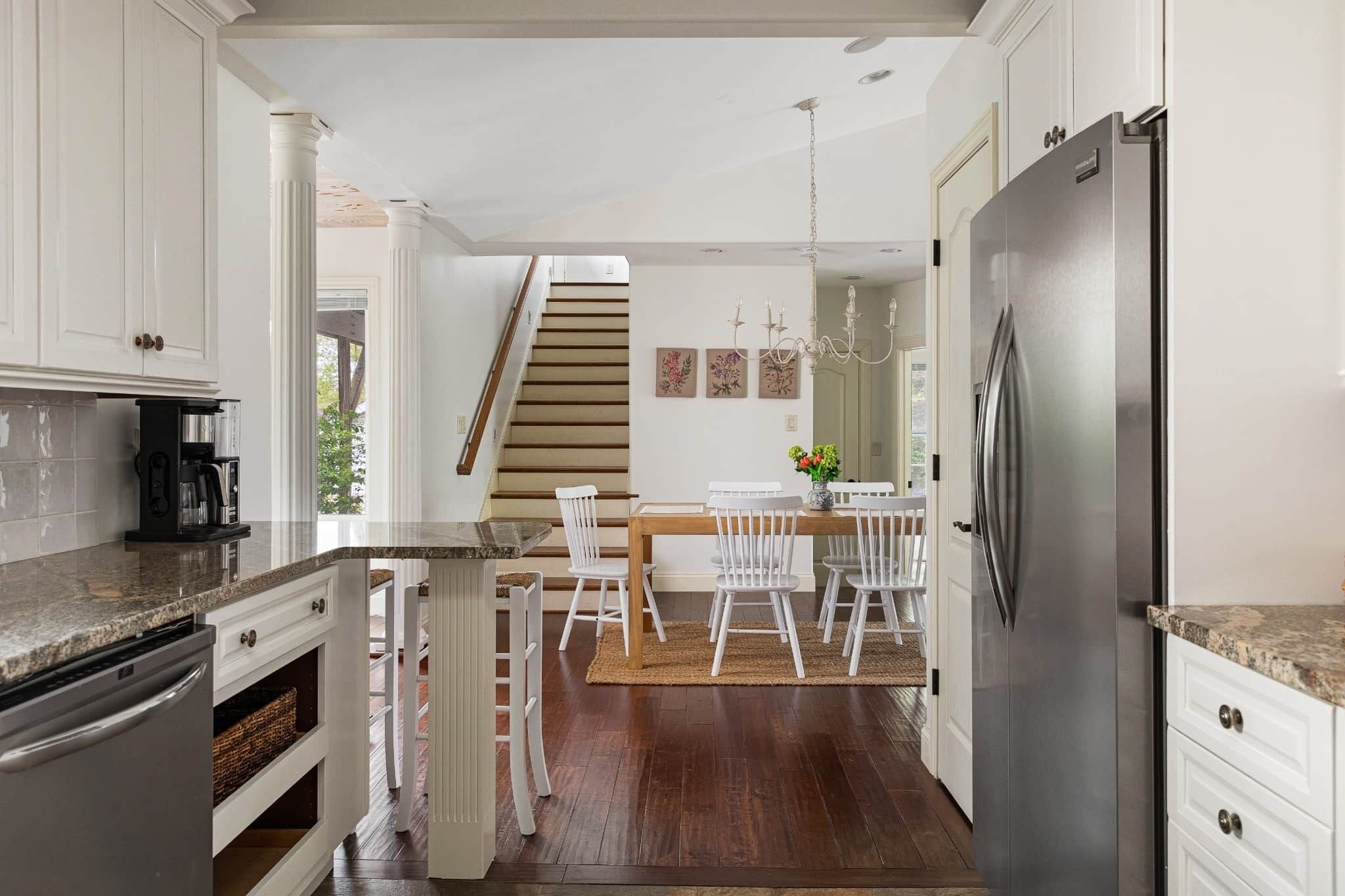Kitchen & dining