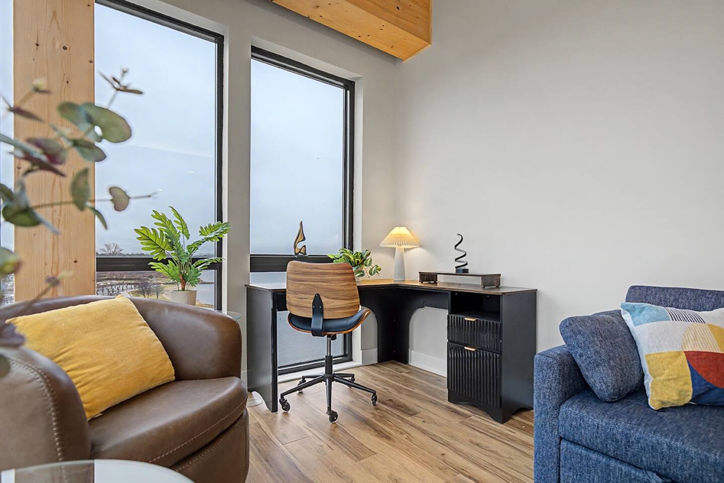 3-bedroom condo: kitchen & dining