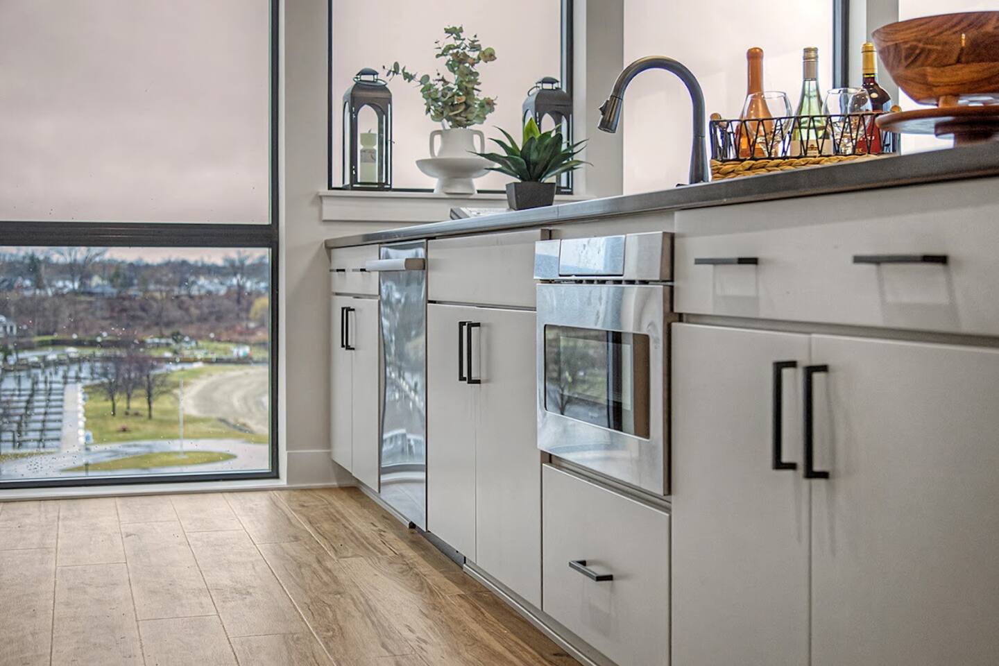 3-bedroom condo: kitchen & dining