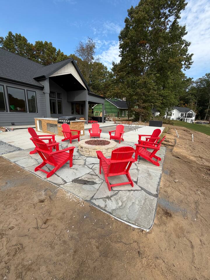 Hot tub, sauna & fire pit