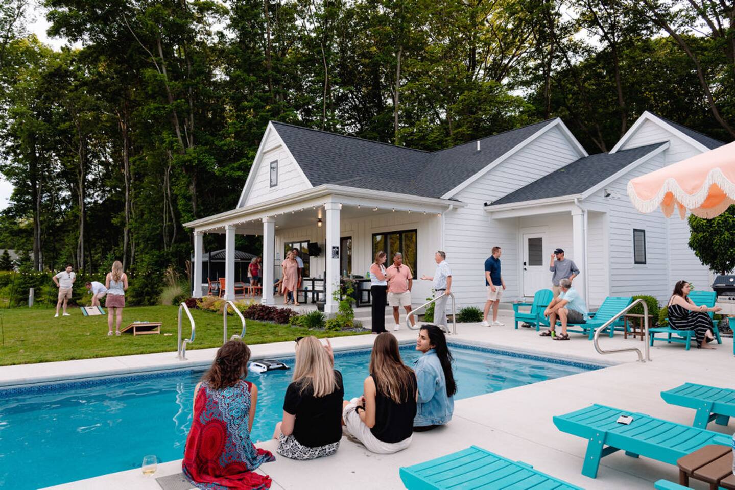 Exterior & pool