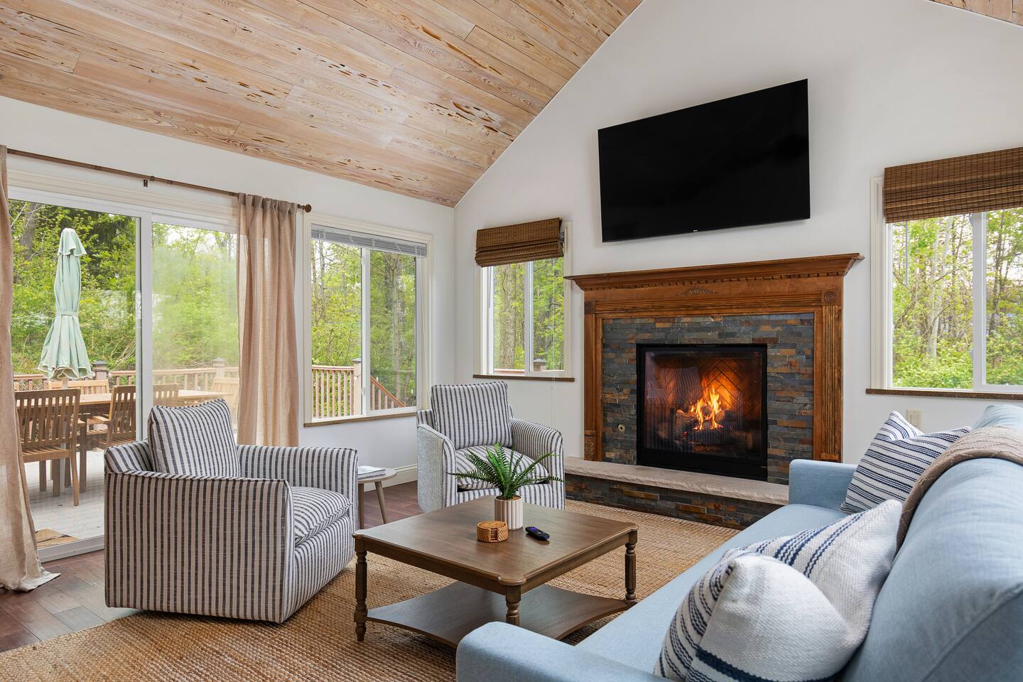 Living room & lounge