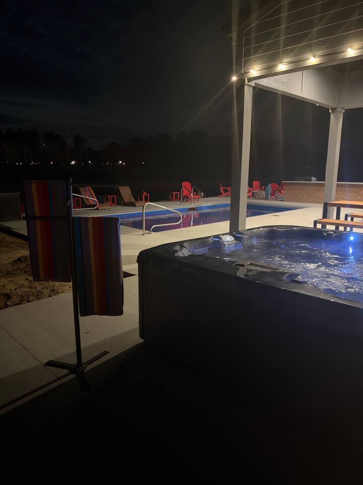Hot tub, sauna & fire pit