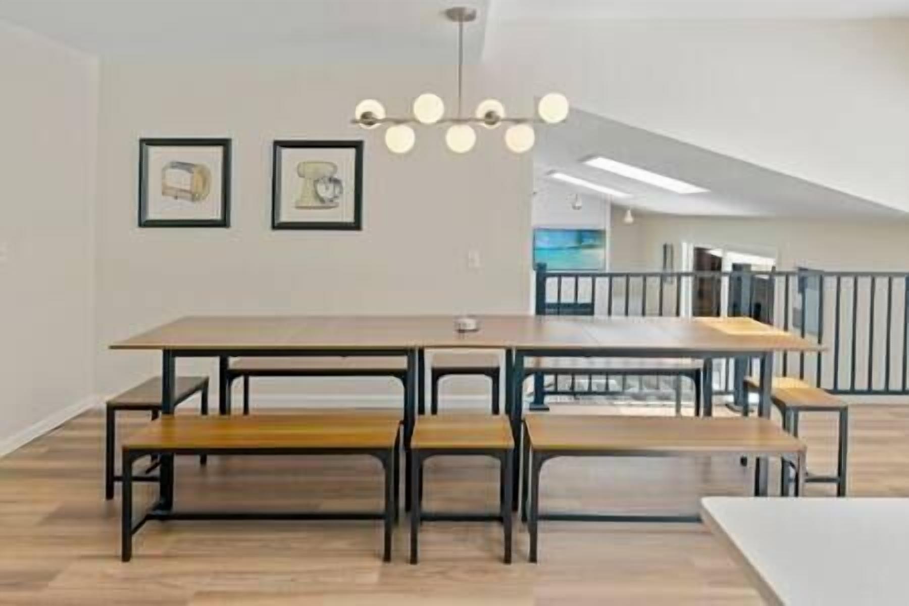 Kitchen & dining