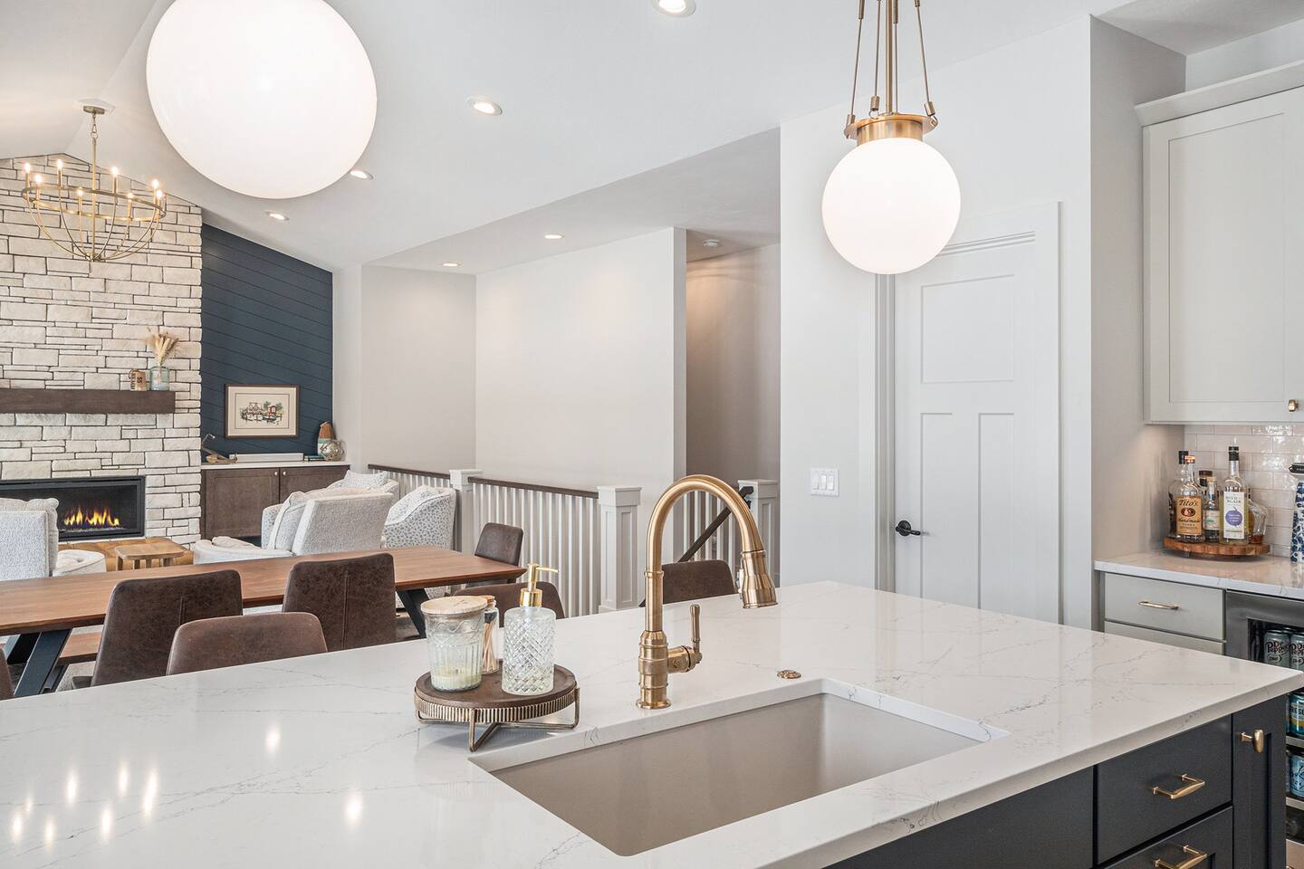 Kitchen & dining